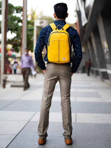 13-liter Day-to-Day Yellow Resistance Backpack Bag 