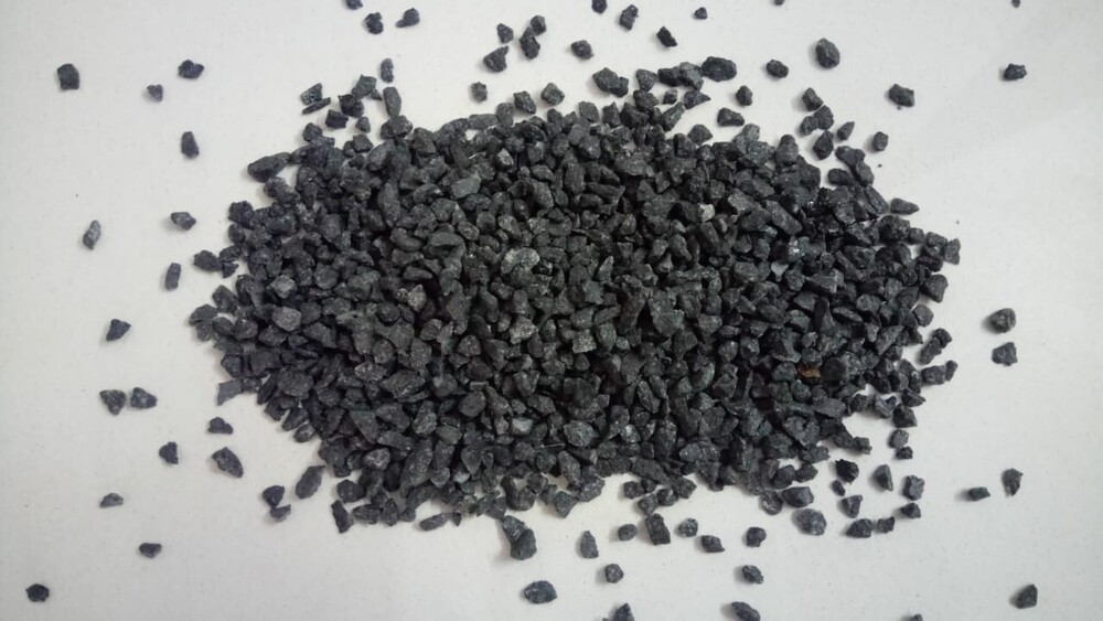 Granite Jet Black crushed marble chips for wall cladding and terrazzo flooring