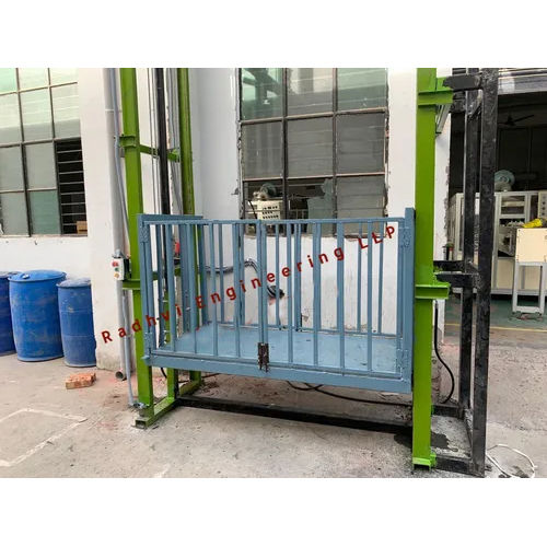 Hydraulic Goods Lift Capacity 2000 KG