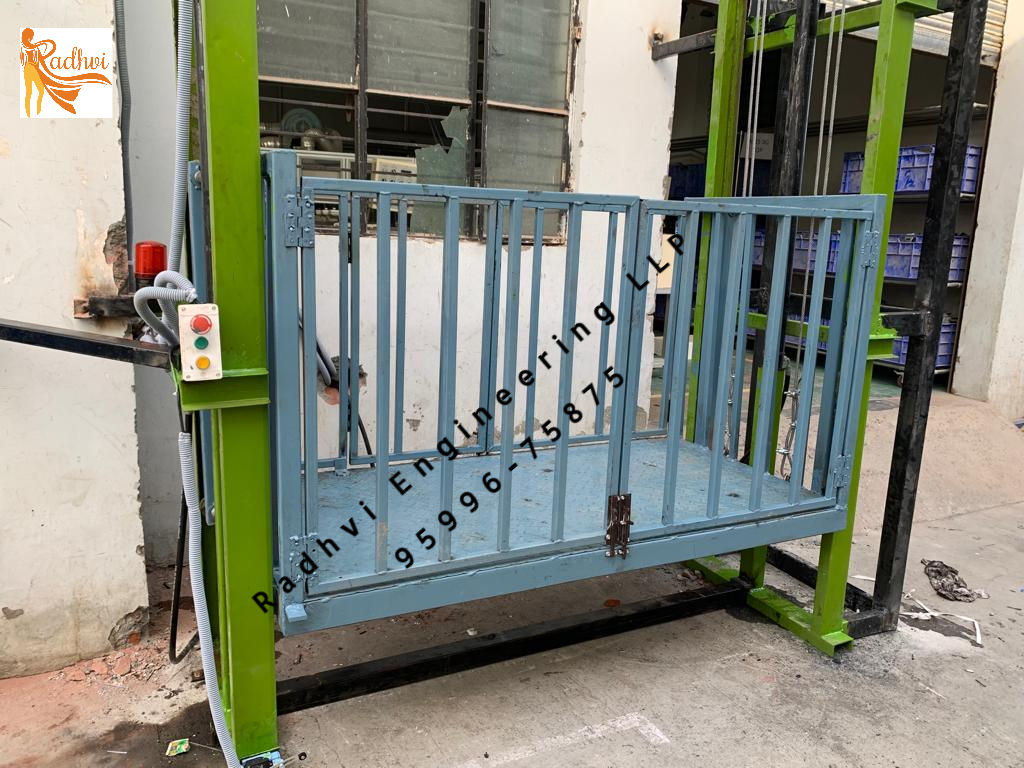 Hydraulic Goods Lift Capacity 2000 KG