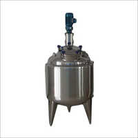 Stainless Steel Liquid Mixing Tank - New, Different Sizes Available , Silver Color For Industrial Applications