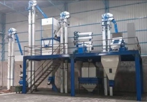 White Or Creamy And Orange Contrast Cattle Feed Pellet Plant