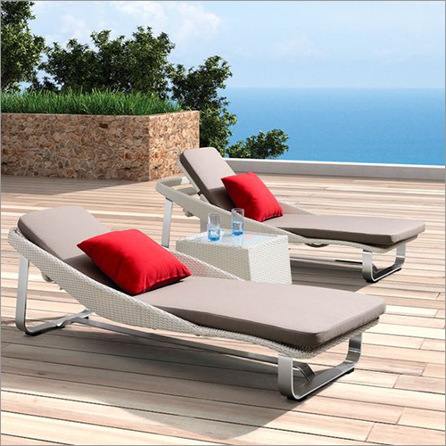 Outdoor Luxury Pool Lounger