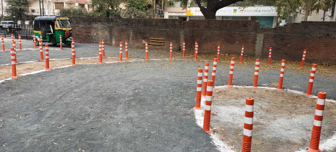 Jumbo Bollard  Yellow Stripe