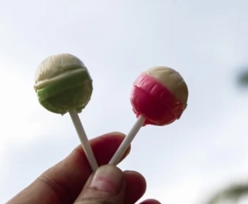 Dual colour lollipop