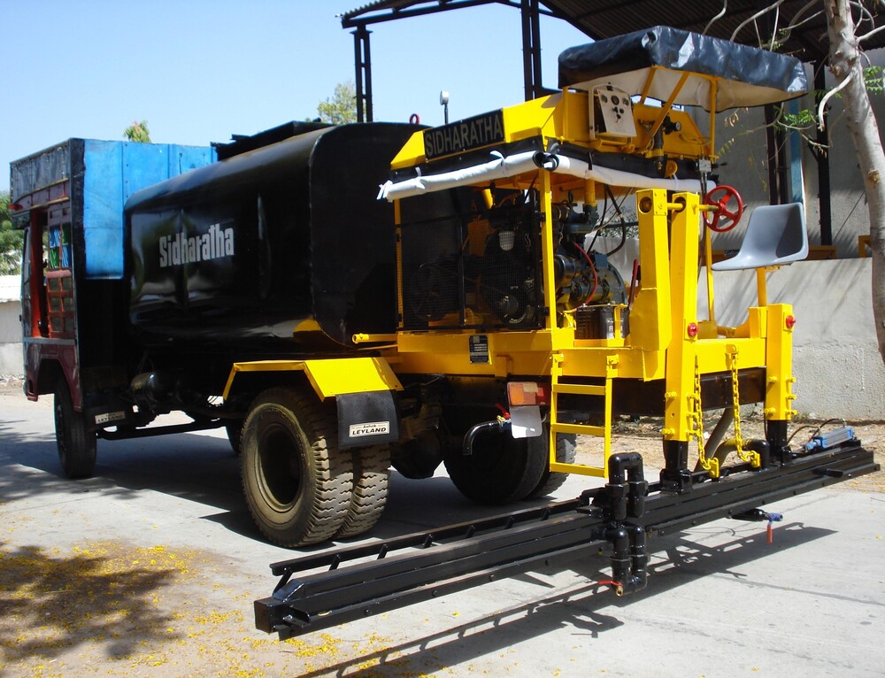 Bitumen Pressure Distributor - Automatic Grade: Automatic