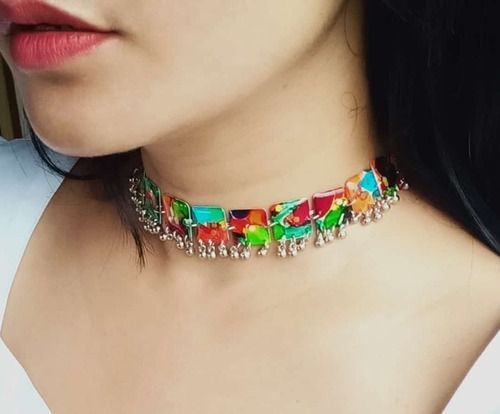 Handmade Resin Choker Gender: Women