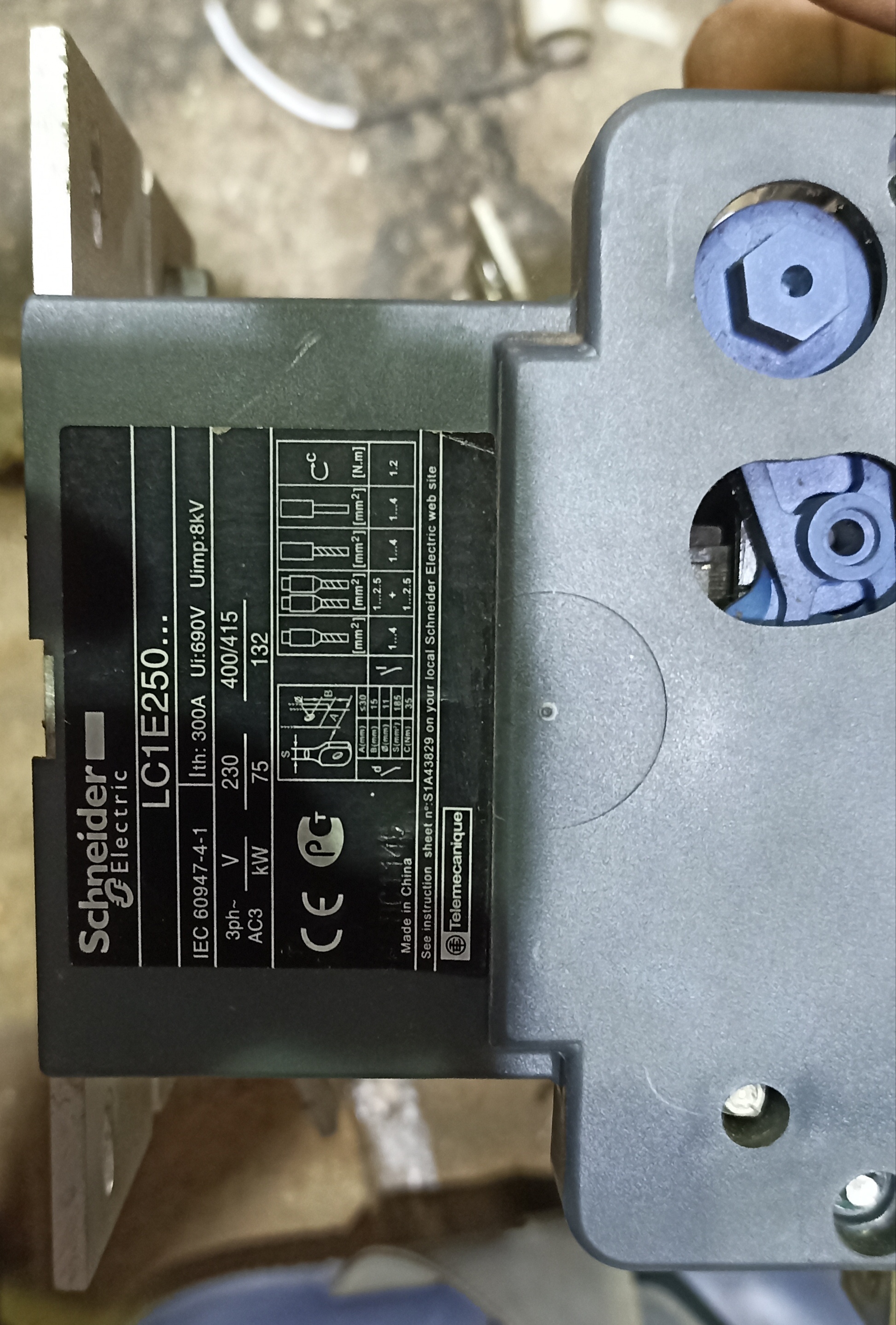 SCHNEIDER LC1E 250 CONTACTOR