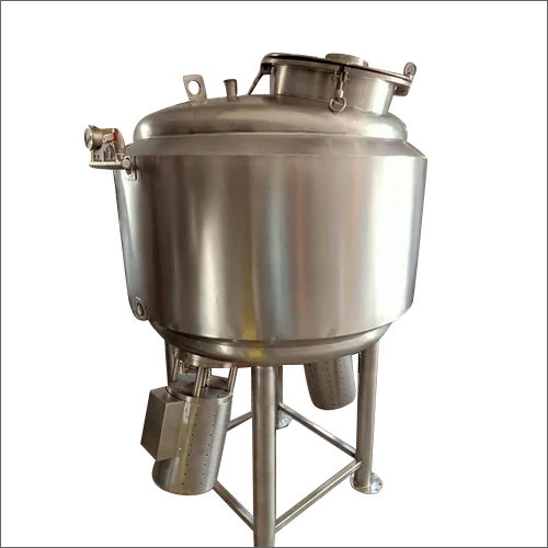 Stainless Steel Industrial Storage Vessel Capacity: 2000 Liter/Day