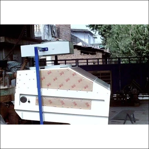 Vibro Destoner Machine Capacity: 2 T/Hr