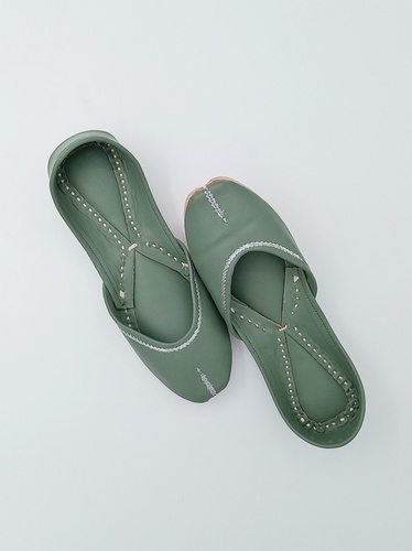 Pu designer ladies jutti