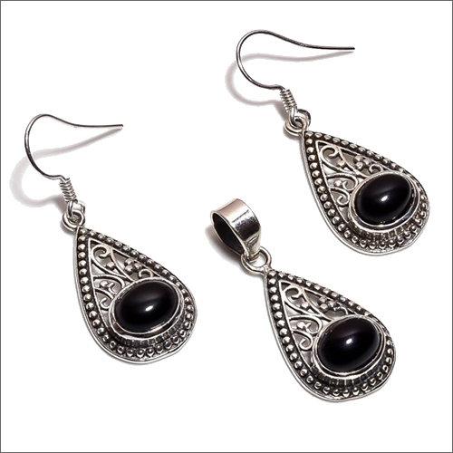 Black Onyx Gemstone 925 Sterling Silver Pendant Earrings Set Gender: Women