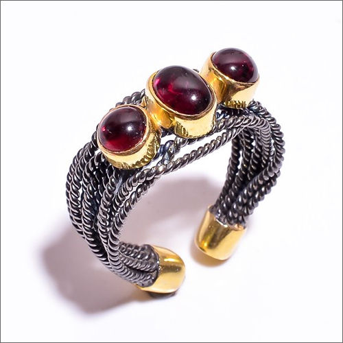 925 Sterling Silver Gold Plated And Black Rhodium Two Tone Garnet Ring - Shape: Round