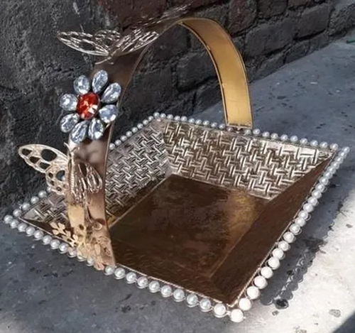 Metal Gifting Caddy Square Shape Giftign Basket