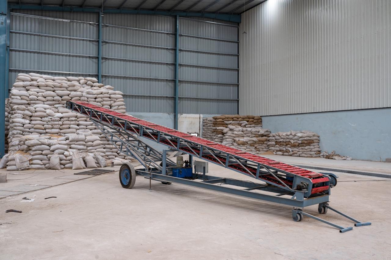 Loading Unloading Conveyors - Product Type: Fixed Or Hydraulic Operated