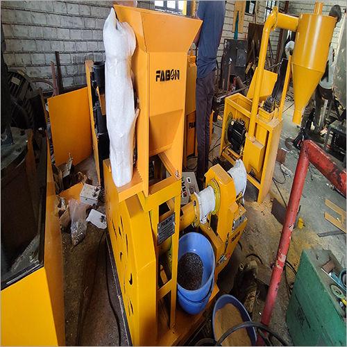 Yellow Floting Fish Feed Machine 200-225 Kg Hour