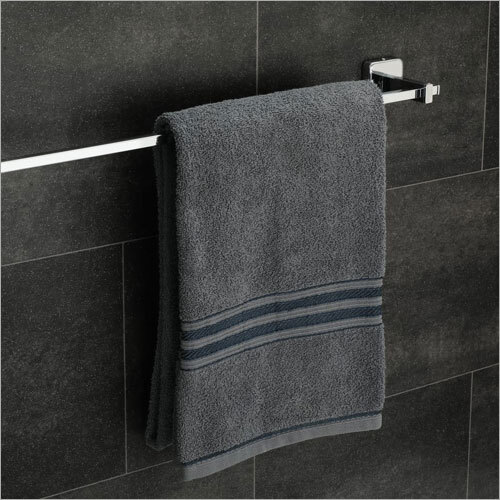 Silver Amaze Towel Rack