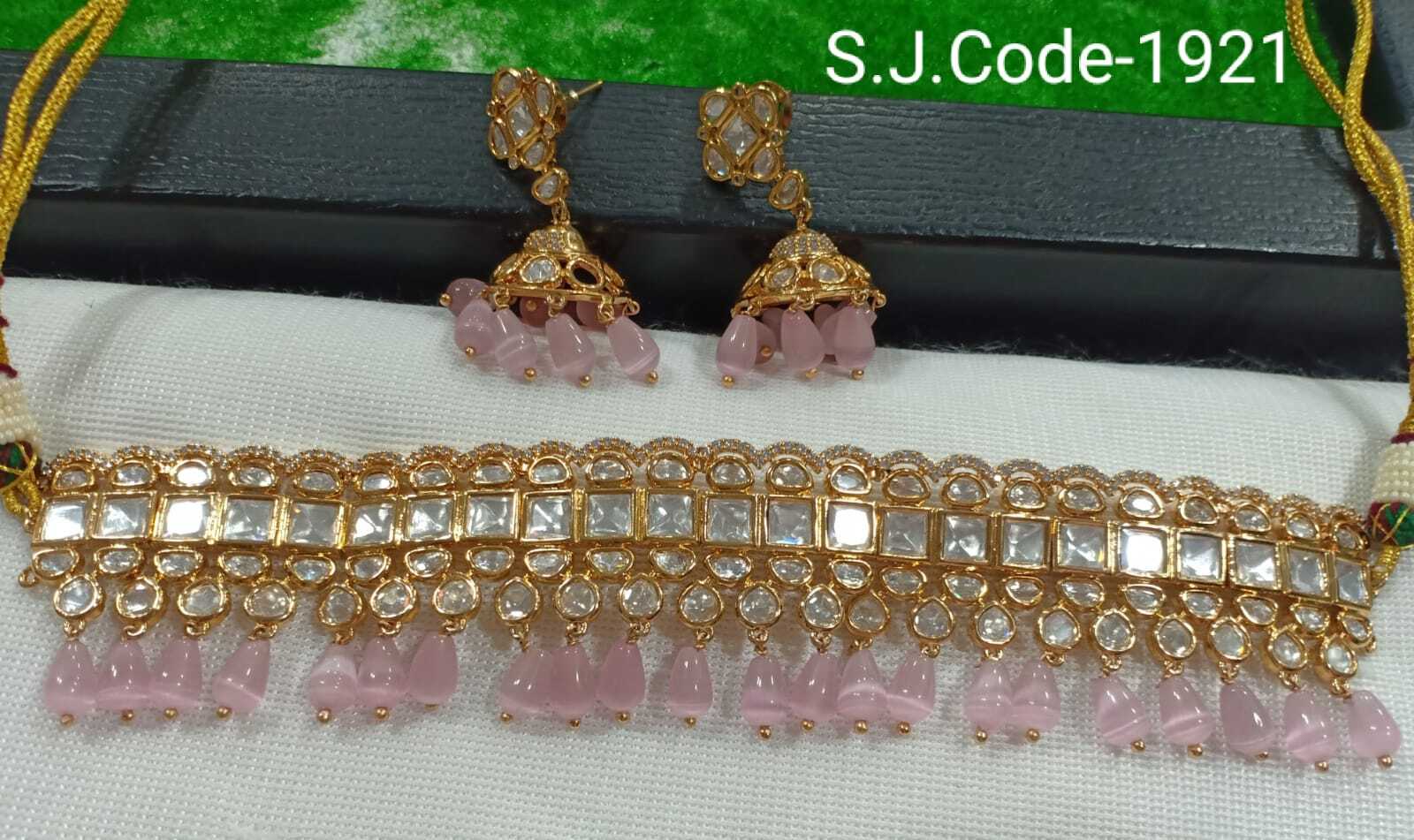 Kundan Choker