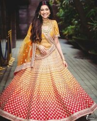 डिज़ाइनर ब्राइडल वियर सिल्क हैवी वर्क लहंगा विद दुपट्टा...