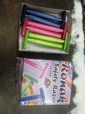 Plastic Safety Shaving Razor - Plastic, Box Packaging Size 12, Multicolour, Weight 30g, External Use, Disposable, Steel Blade Material