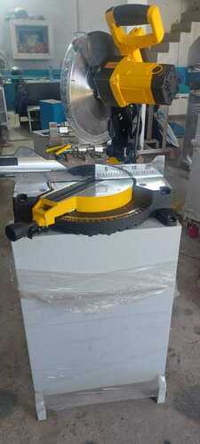 Portable cutting machine