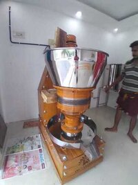 Groundnut Oil Extraction Machine - Metal, 3x6x5 Ft | 15-20 Kg Capacity, 3 Phase 3 Hp Motor, 1 Year Warranty, Compact Gearbox, Low Noise, Efficient Operation