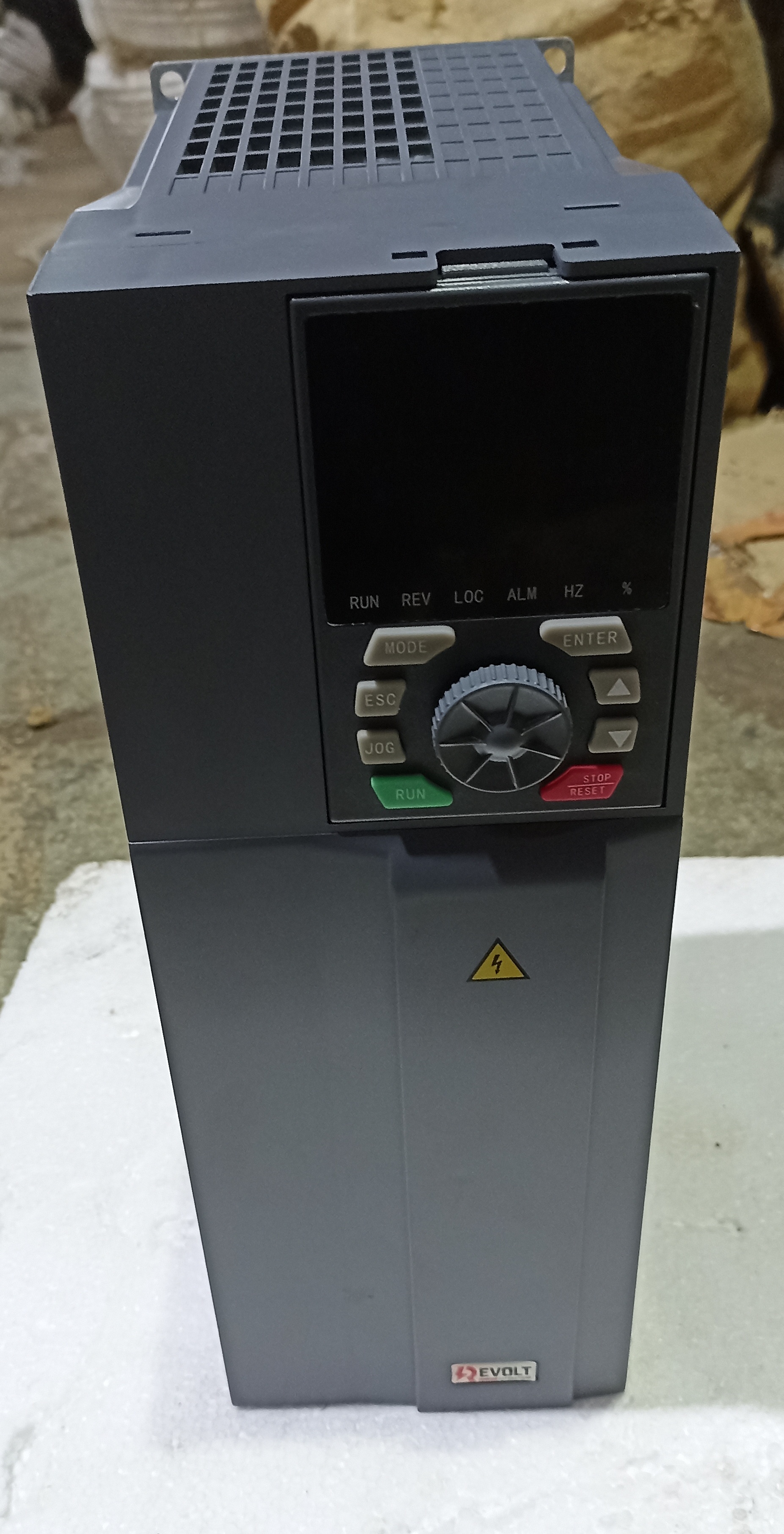 REVOLT 15-18.5 KW AC DRIVE