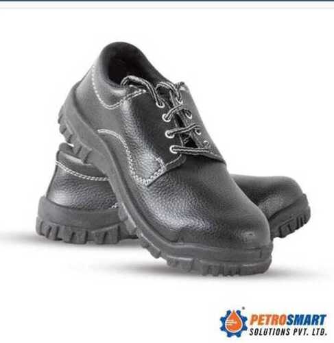 SAFTY SHOES FOR PETROLPUMP