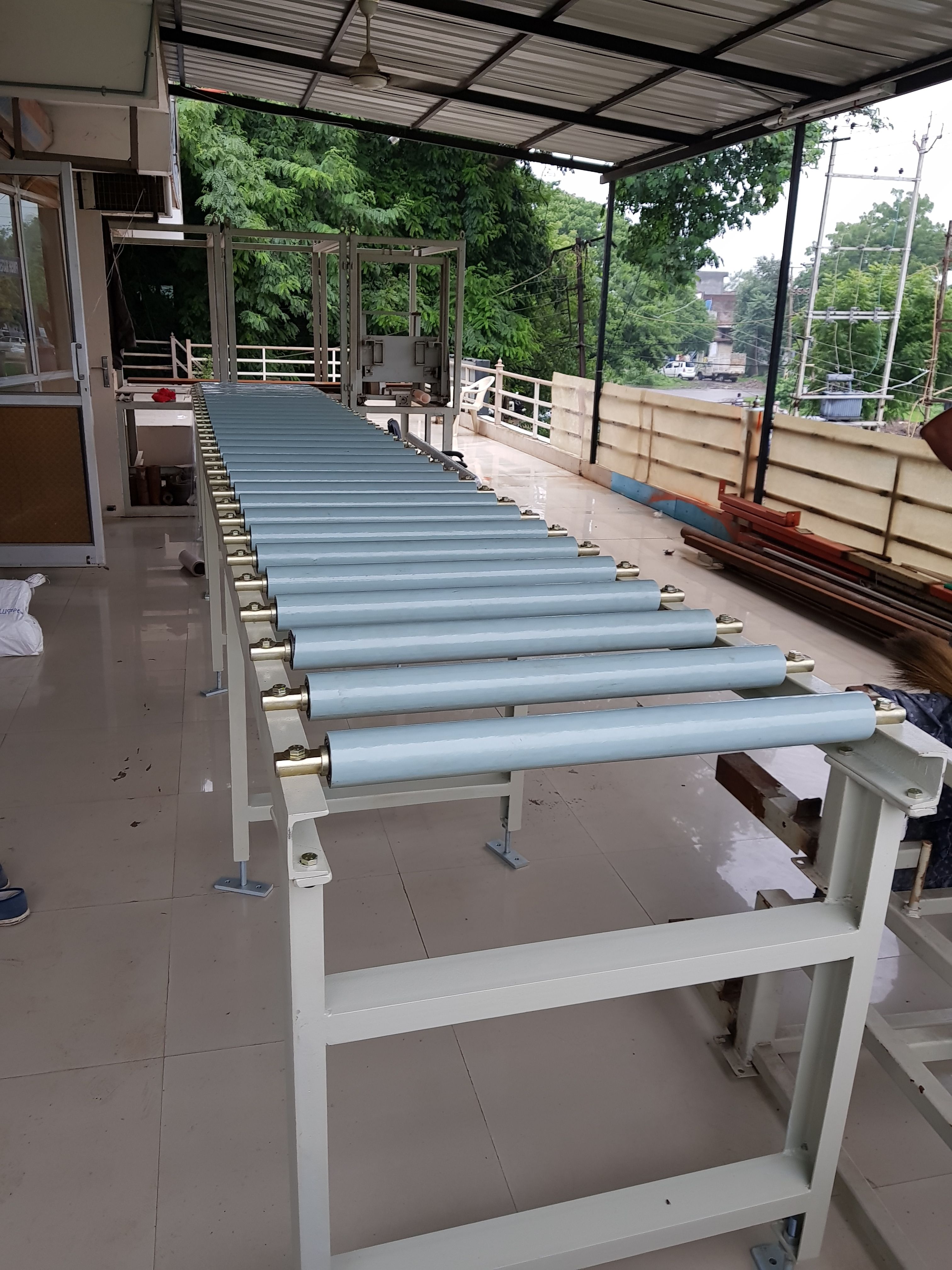 90 Degree Roller Conveyor System