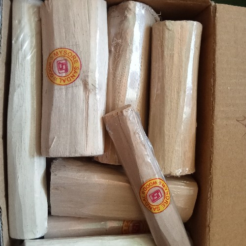 Chandan Wood - Fine-Grained Sandalwood , Spiritual Aroma for Rituals and Meditation, Ideal for Handicrafts and Incense Creation