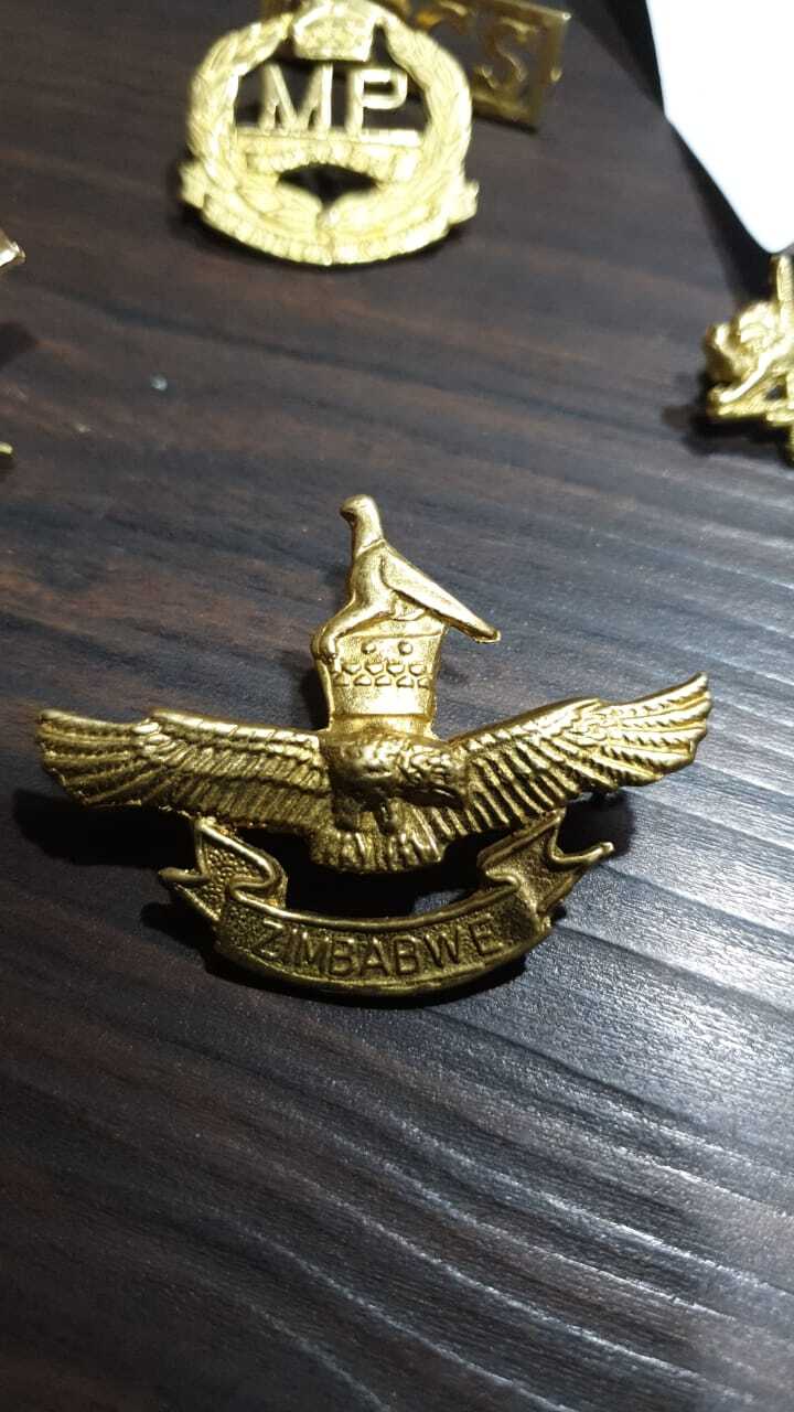 MILITARY MATLE BRAS BADGES