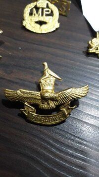 MILITARY MATLE BRAS BADGES