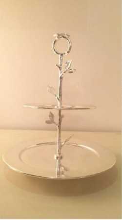Cake Stand With Leaves Design