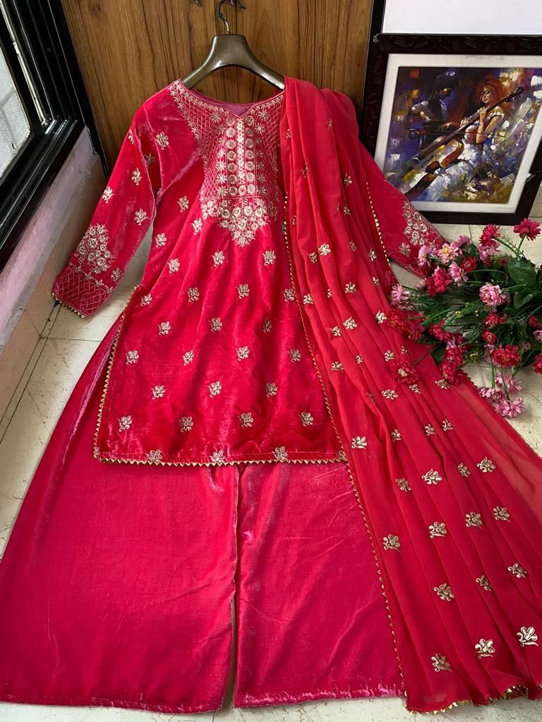 Women Fancy Designer Pakistani Suits...