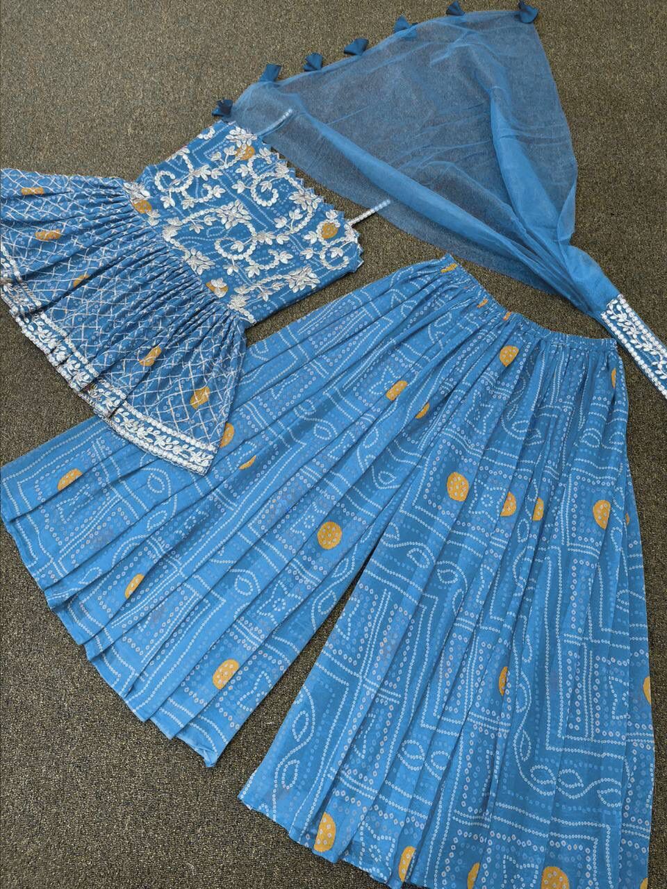Women Brilliant Heavy Faux georgette Suits...
