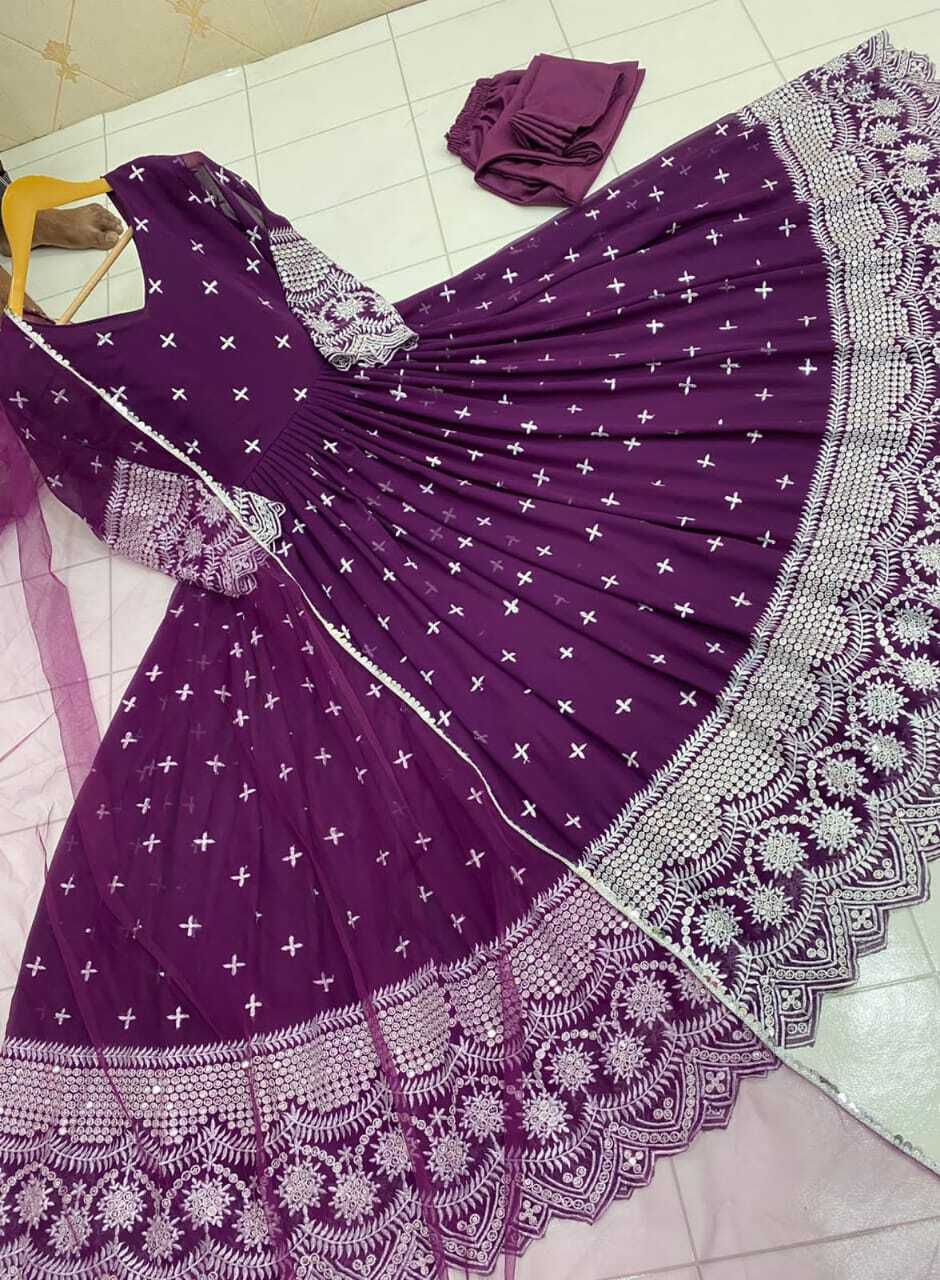 Women New Designer Party Wear Look Gown...