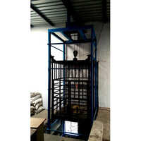 Steel 30 Feet Goods Lift