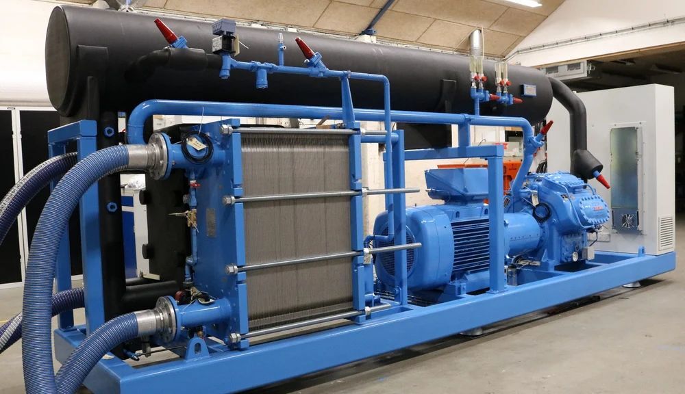 Ammonia Chiller - Copper Cooling Coil, Customizable Water Flow Rate, 50 - 200 kW Refrigerating Capacity, Low Noise, Electric Motor, Stainless Steel Nozzle, Steel Frame
