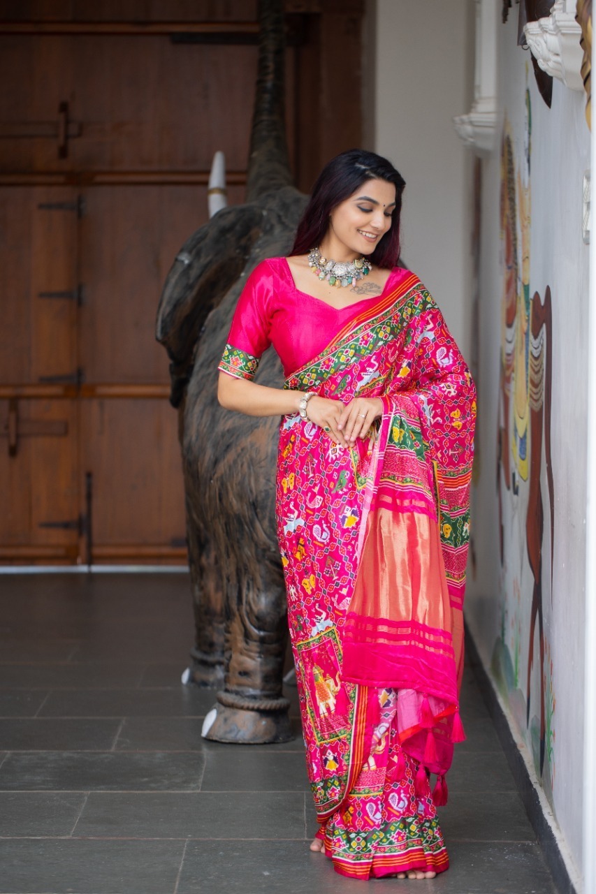 Women pure Gaji Silk material with lagadi patta and Patola print design Saree