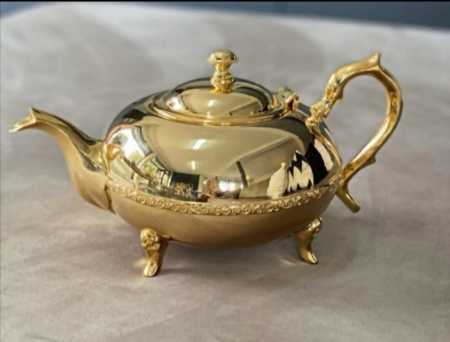 LUXURY GOLD FINISH TEA KETTLE WITH FEET