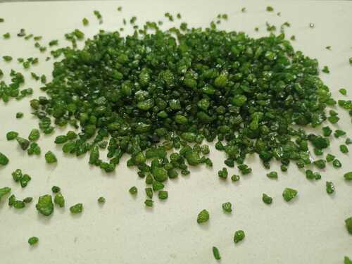 Natural recycling pure dark green silica quartz chips color coated for industrial color pint used or decoration application non removed color chips