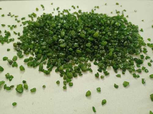 natural recycling pure dark green silica quartz chips for industrial color pint used or decoration application non removed color chips
