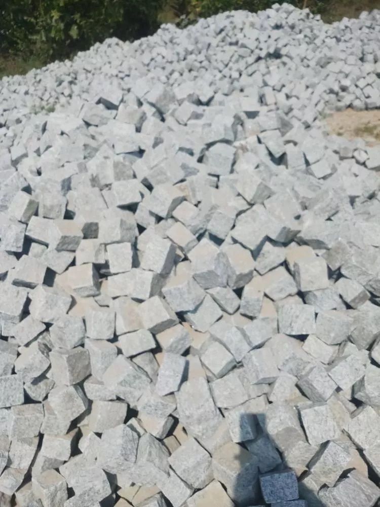 Natural Grey Granite Cobbles