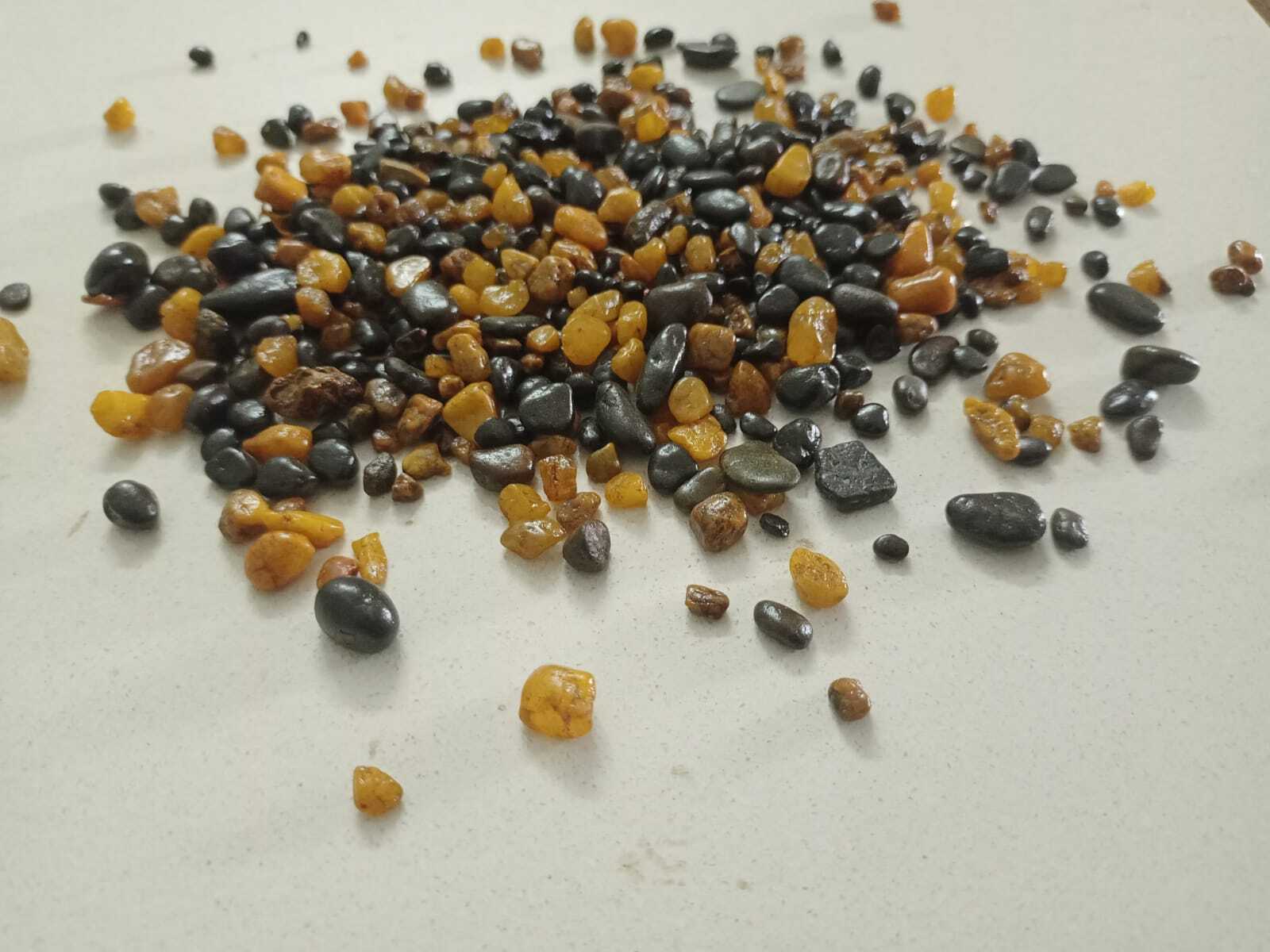 Round smaller 3-6 mm yellow and black mix high polished gravels with brilliant attractive architectural design