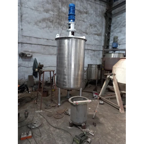 Flat Mixing Tank With Stirrer