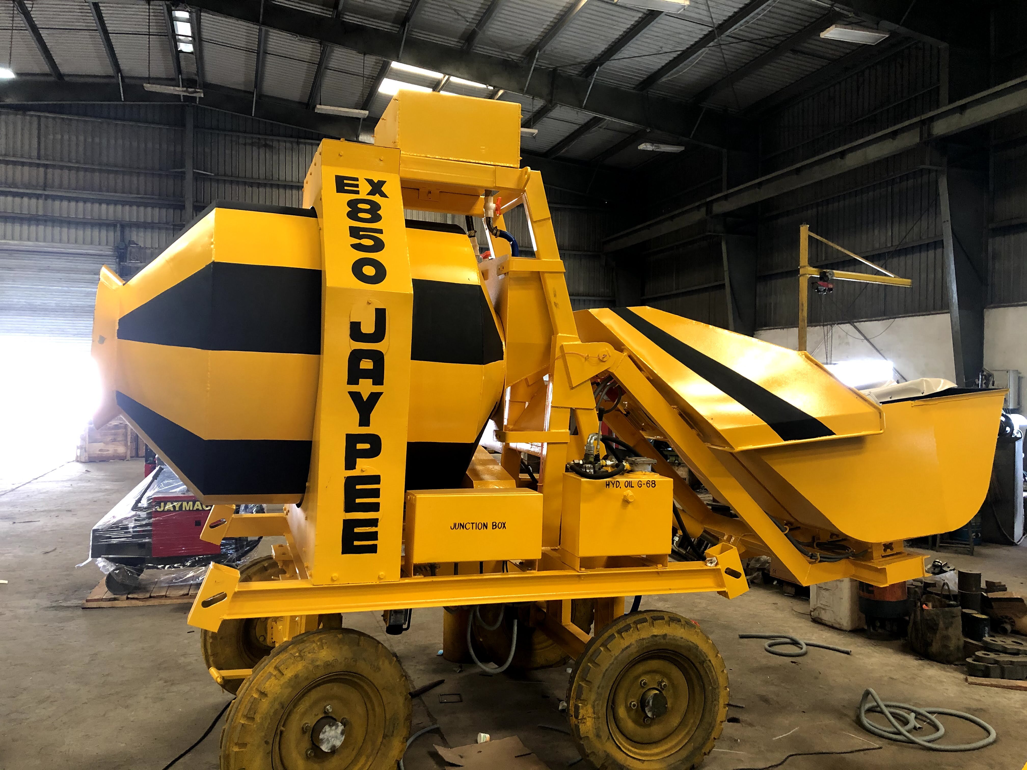 REVERSE DRUM CONCRETE MIXER