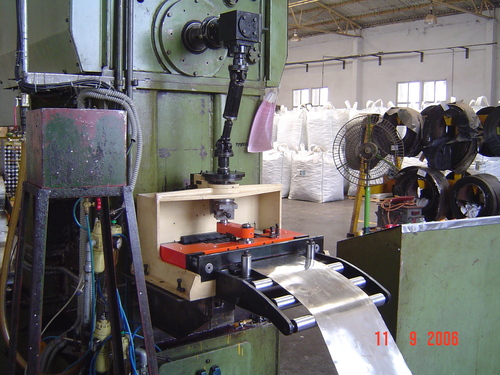 Mechanical Gripper Feeder Mounted On Press