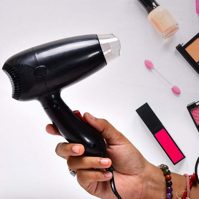 HAIR DRYER WITH FOLDABLE HANDLE