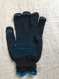 dotted gloves