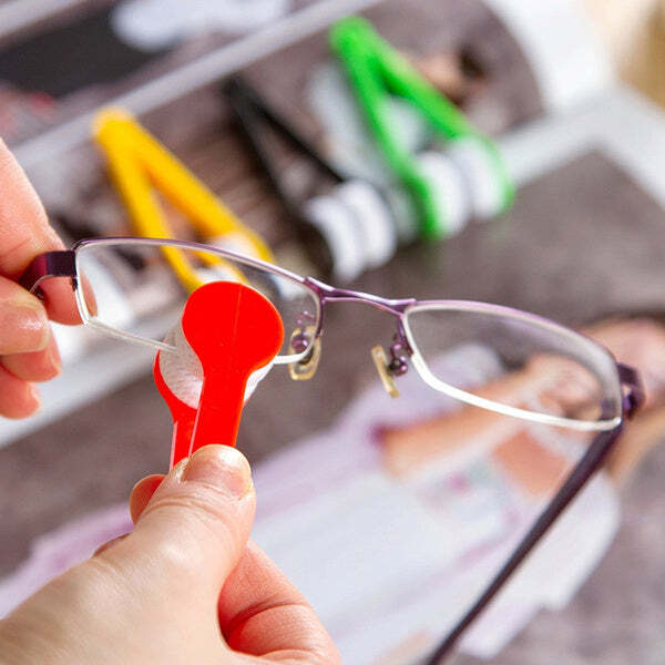 PORTABLE SUNGLASS LENS CLEANER